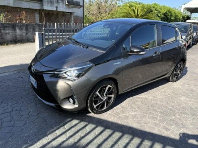 Toyota Yaris 1.5 Hybrid 5 porte Lounge Red/Bronze - foto 2 di 4