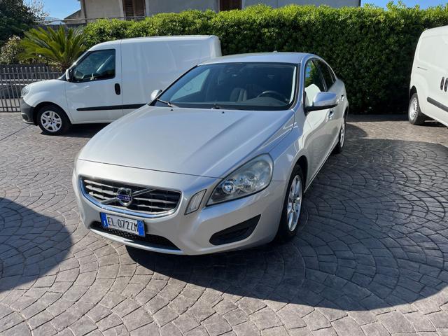 Volvo S60 D2 R-design - foto 2 di 12