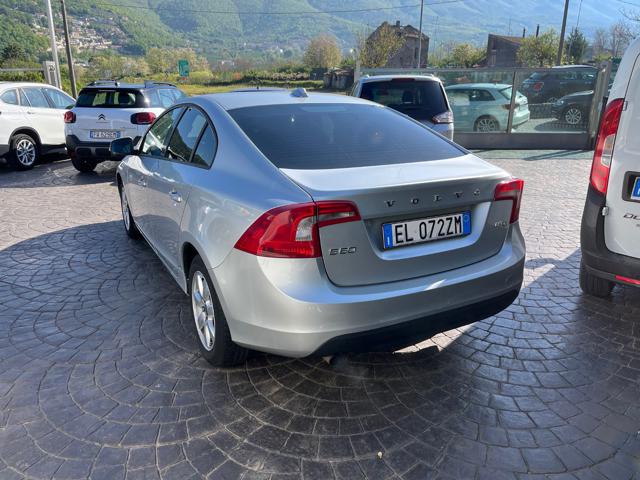 Volvo S60 D2 R-design - foto 3 di 12
