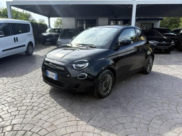 Fiat 500e Berlina 23,8 kWh Icon - foto 2 di 4