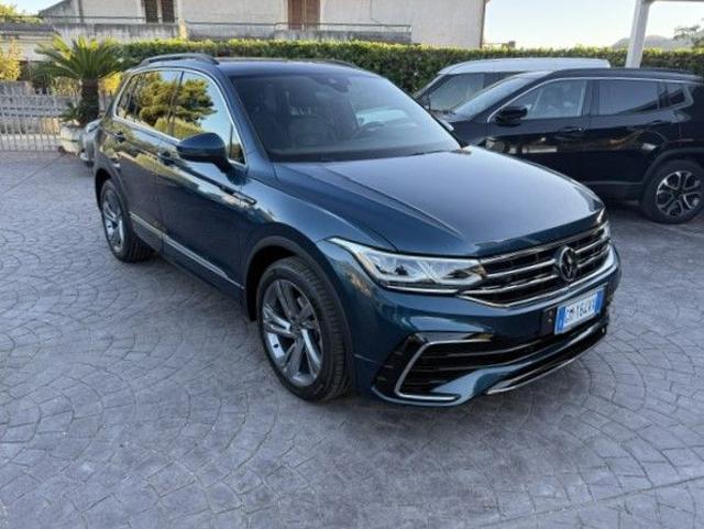 Volkswagen Tiguan 2.0 TDI 150 CV DSG R-Line, del 2023, 69.500 km, in vendita a Fisciano (SA)