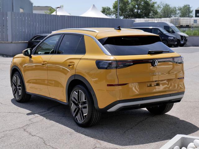 Volkswagen T-Roc 1.5 eTsi 115cv Style Dsg - foto 3 di 4