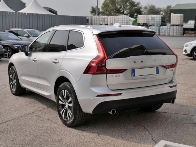 Volvo XC60 B4 (d) AWD Geartronic Momentum Pro (Motore Nuovo) - foto 3 di 4