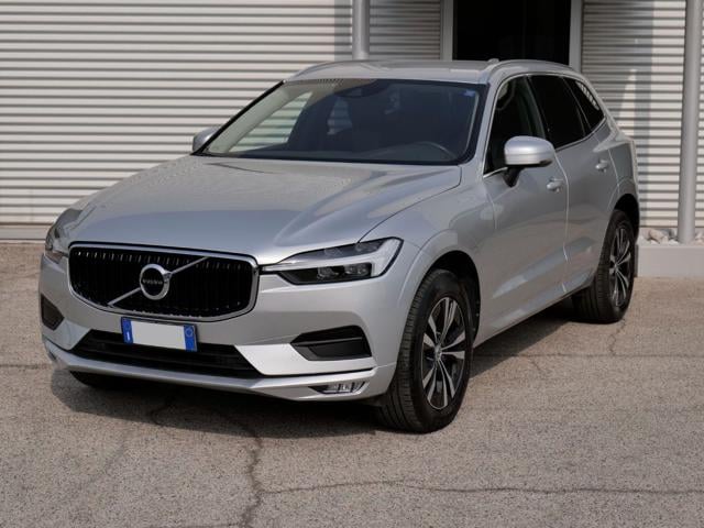 Volvo XC60 B4 (d) AWD Geartronic Momentum Pro (Motore Nuovo) usato a CIVITA CASTELLANA