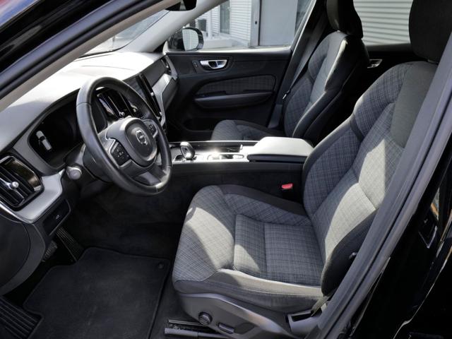 Volvo V60 XC60 2.0 B4 Core aut., del 2023, 98.000 km, in vendita a Civita Castellana (VT)