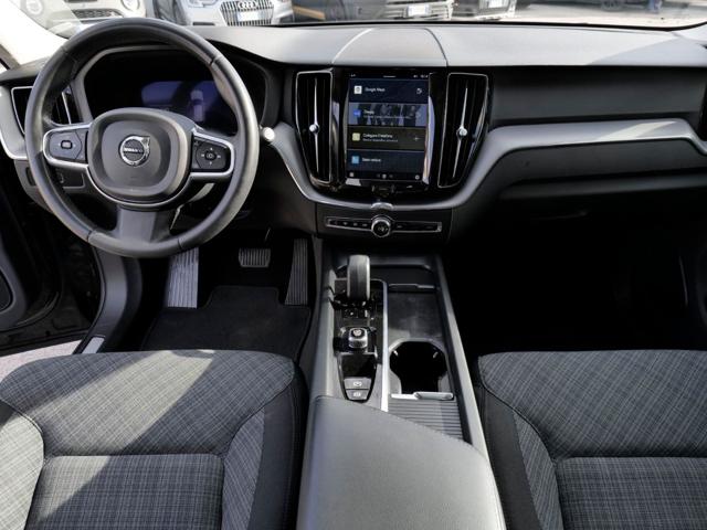 Volvo V60 XC60 2.0 B4 Core aut., del 2023, 98.000 km, in vendita a Civita Castellana (VT)