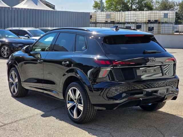 Audi Q3 NEW 2.0 Tdi 150cv S-tronic S-line edition - foto 3 di 4