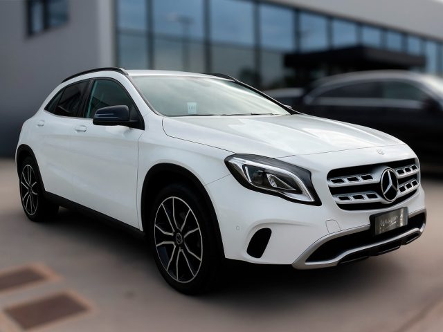 Mercedes-Benz GLA 200 d Automatic NIGHT EDITION usato a CIVITAVECCHIA