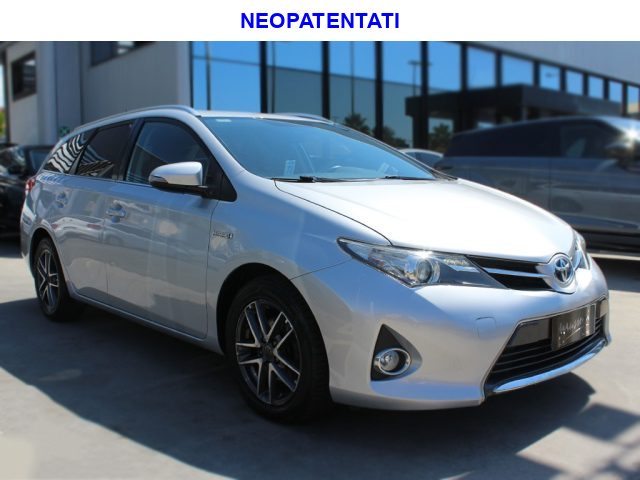 Toyota Auris Touring Sports 1.8 Hybrid Lounge -PROMO- usato a CIVITAVECCHIA