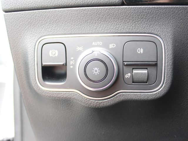 Mercedes-Benz B 250 e hybrid EQ Sport Plus usato a CIVITAVECCHIA