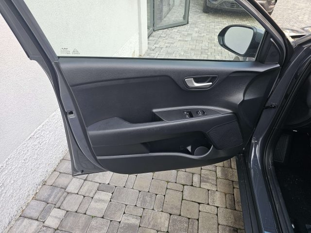 Kia Stonic 1.2 DPI URBAN, del 2023, 1 km, in vendita a Lecco (LC)