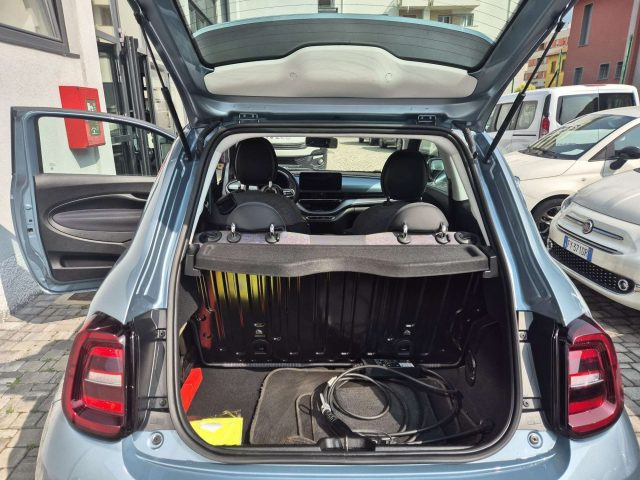 Fiat 500e 500e 42 kWh Icon, del 2021, 31.400 km, in vendita a Lecco (LC)