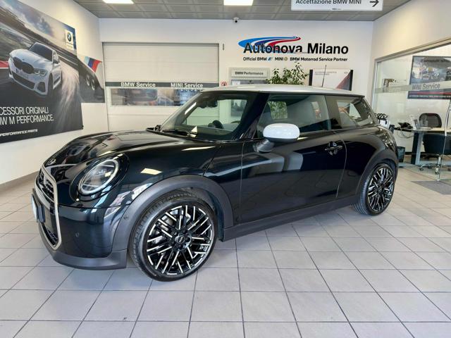 MINI Mini Cooper C Favoured, del 2024, 31.949 km, in vendita a Milano (MI)