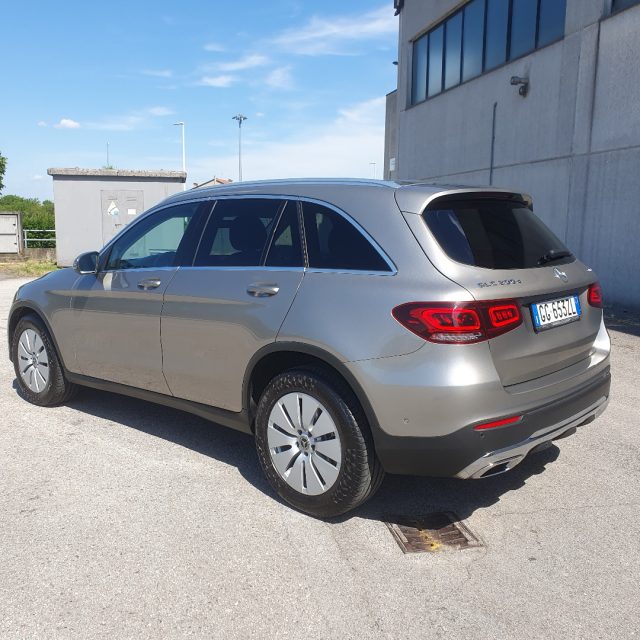 Mercedes-Benz GLC 200 d 4Matic Sport - foto 2 di 4