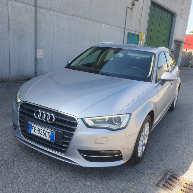 Audi A3 SPB 1.6 TDI ultra Attraction - foto 3 di 4