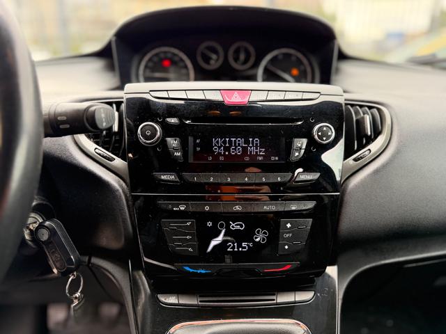 Lancia Ypsilon 1.3 MJT 16V 95 CV 5 porte S&S Platinum, del 2012, 180.000 km, in vendita a Qualiano (NA)