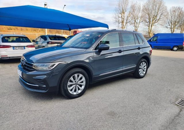 Volkswagen Tiguan 2.0 TDI 150 CV SCR DSG Life usato a ALONTE