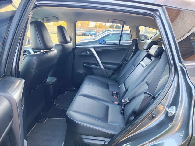 Toyota RAV 4 RAV4 2.5 Hybrid 2WD Lounge usato a ALONTE