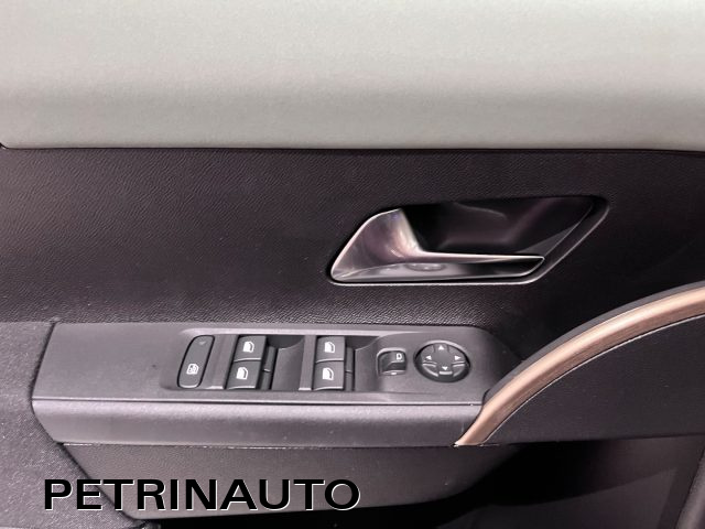 Lancia Ypsilon Hybrid e-DCT Pack Tech km 0 a MASSANZAGO