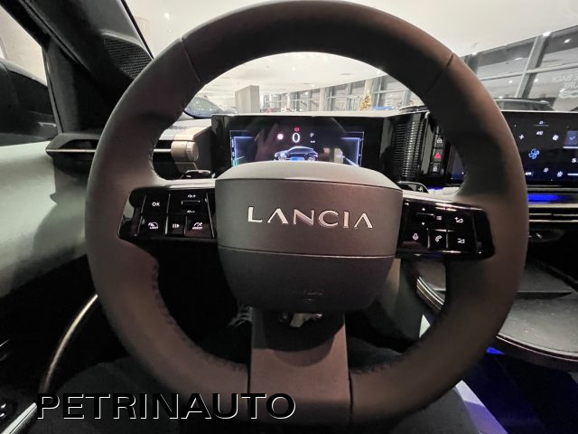 Lancia Ypsilon Hybrid e-DCT Pack Tech km 0 a MASSANZAGO