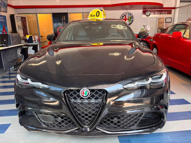Alfa Romeo Giulia 2.9 V6 Bi-Turbo AT8 Quadrifoglio - foto 2 di 4