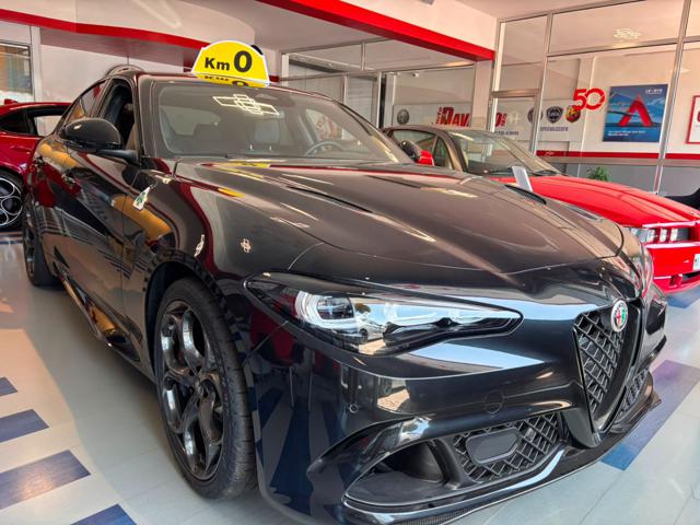 Alfa Romeo Giulia 2.9 V6 Bi-Turbo AT8 Quadrifoglio - foto 3 di 4