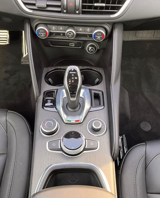 Alfa Romeo Giulia 2.0 Turbo 280 CV AT8 AWD Q4 Ti, del 2023, 14.100 km, in vendita a Caorle (VE)