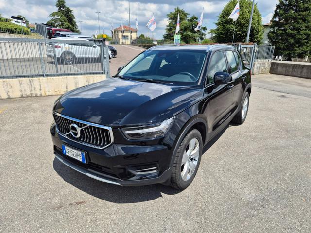 Volvo XC40 T2 Geartronic Momentum - foto 2 di 4