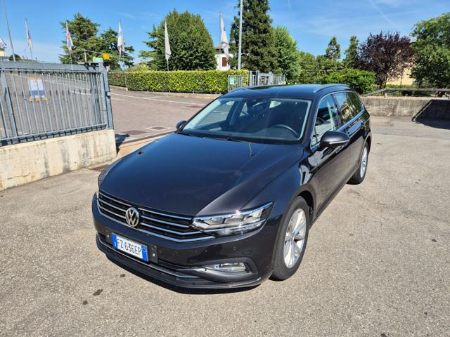 Volkswagen Passat Variant 2.0 TDI SCR EVO DSG Business usato a MEDESANO