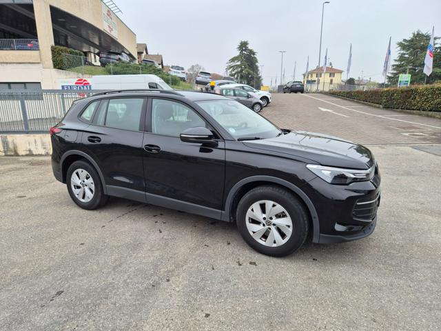 Volkswagen Tiguan 2.0 TDI 150 CV DSG Life, del 2025, 17.800 km, in vendita a Medesano (PR)