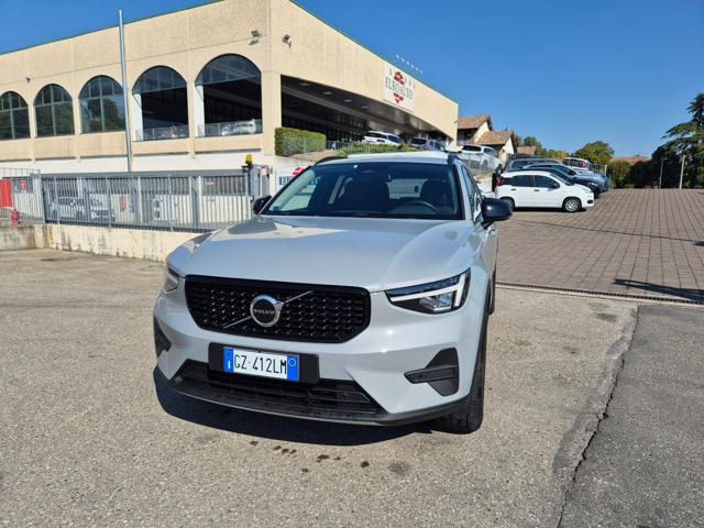 Volvo XC40 B3 automatico Essential, del 2025, 23.400 km, in vendita a Medesano (PR)
