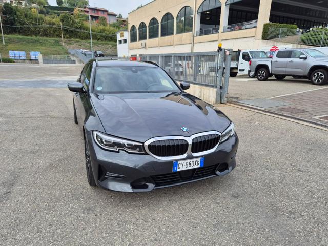 BMW 320 d 48V xDrive Touring Sport - foto 4 di 4
