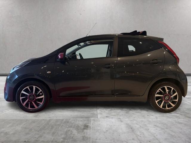 Toyota Aygo Connect 1.0 VVT-i 72 CV 5 porte x-wave - foto 2 di 4