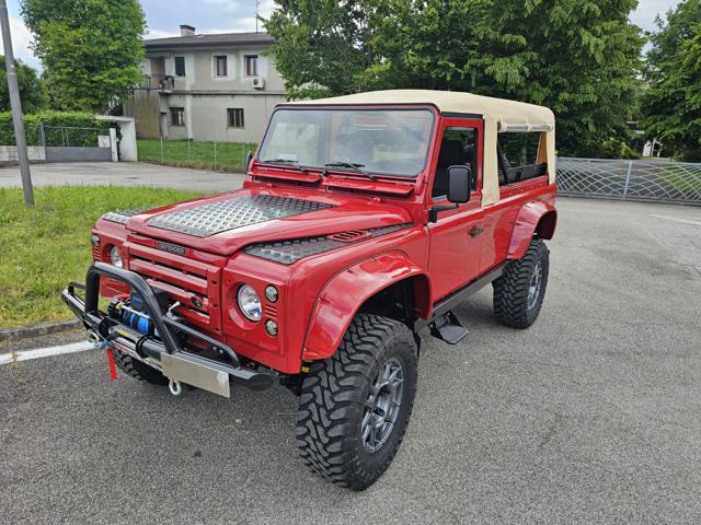 Land Rover Defender 110 2.5 Tdi cat S.W. County usato a VENEZIA