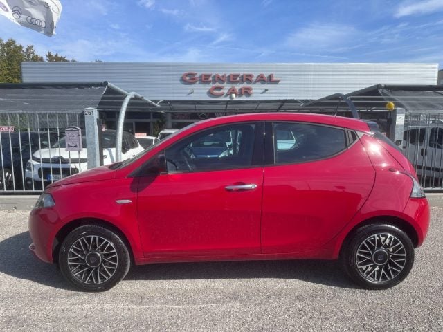 Lancia Ypsilon Platino 1.0 Hybrid FireFly 5 porte S&S, del 2024, 2.000 km, in vendita a Ozzano Dell Emilia (BO)