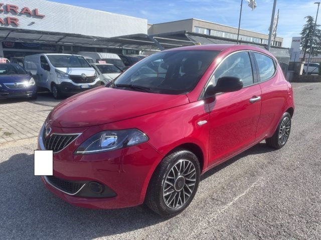Lancia Ypsilon Platino 1.0 Hybrid FireFly 5 porte S&S - foto 3 di 4