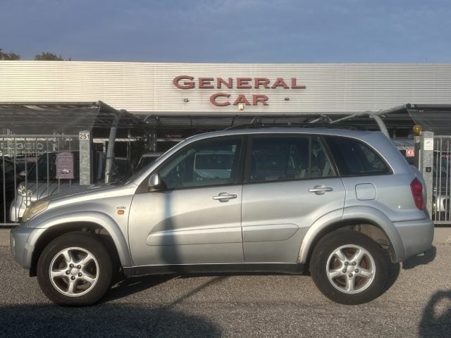 Toyota RAV 4 2.0 D-4D 115CV 5 porte, del 2002, 381.000 km, in vendita a Ozzano Dell Emilia (BO)
