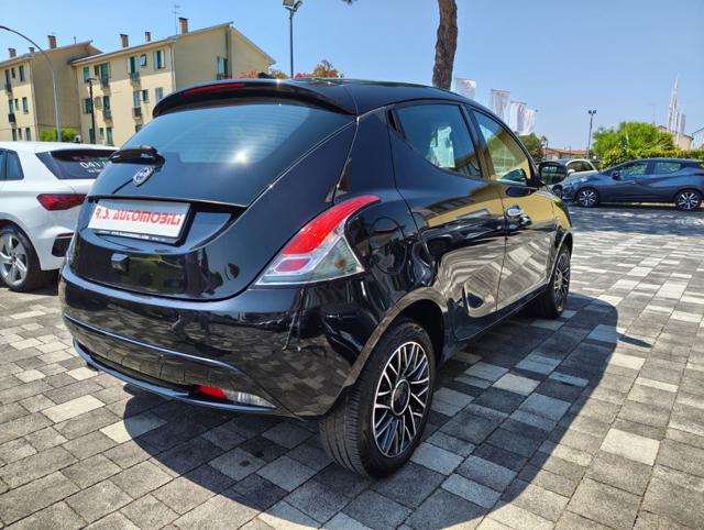 Lancia Ypsilon 1.0 FireFly 5 porte S&S Hybrid Platino - foto 3 di 4