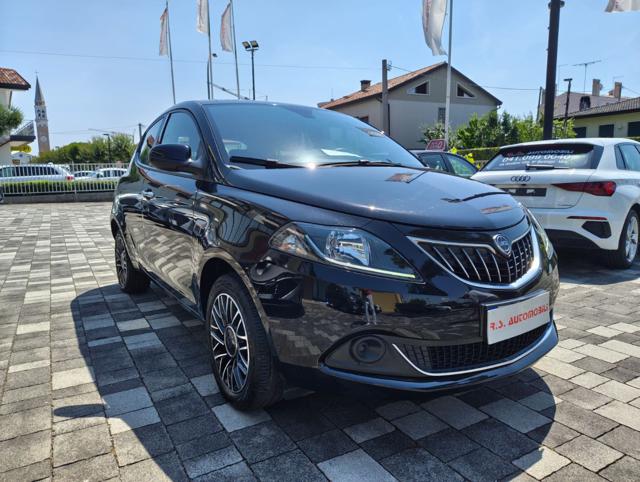 Lancia Ypsilon 1.0 FireFly 5 porte S&S Hybrid Platino - foto 2 di 4