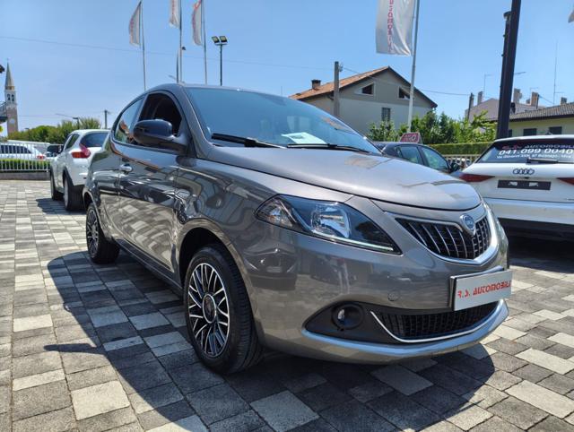 Lancia Ypsilon 1.0 FireFly 5 porte S&S Hybrid Platino - foto 2 di 4