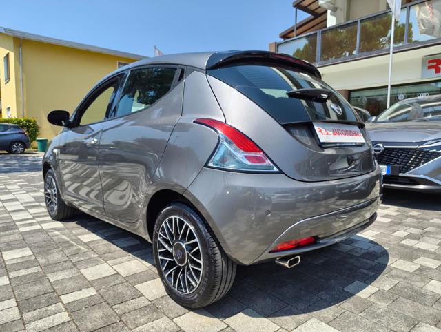 Lancia Ypsilon 1.0 FireFly 5 porte S&S Hybrid Platino - foto 3 di 4