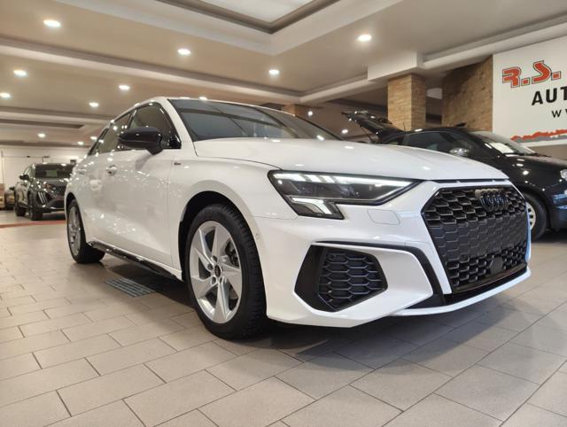Audi A3 SPB 30 TFSI S line edition - foto 2 di 4
