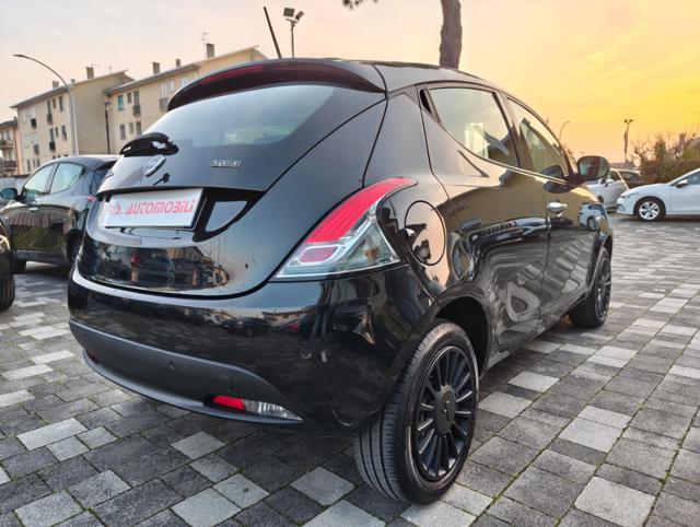 Lancia Ypsilon 1.0 70cv 5 porte Hybrid ORO - foto 3 di 4
