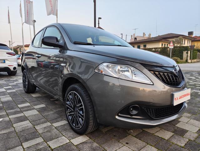 Lancia Ypsilon 1.0 70cv 5 porte Hybrid ORO - foto 2 di 4