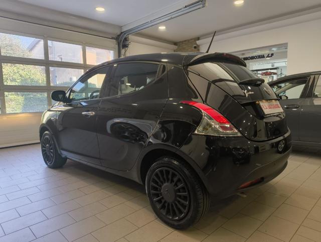 Lancia Ypsilon 1.0 70cv 5 porte Hybrid Silver - foto 4 di 4
