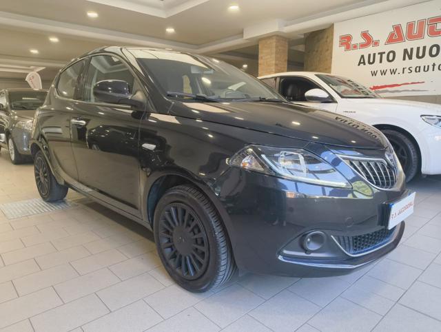 Lancia Ypsilon 1.0 70cv 5 porte Hybrid Silver - foto 2 di 4