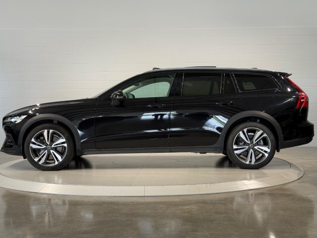Volvo V60 Cross Country B5 AWD automatico Plus PREZZO REALE - foto 2 di 4