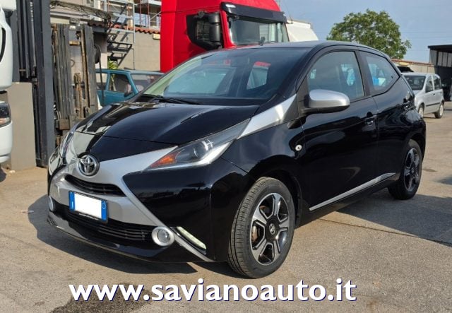 Toyota Aygo 1.0 VVT-i 69 CV 5 porte x-clusiv, del 2015, 142.000 km, in vendita a Frattaminore (NA)