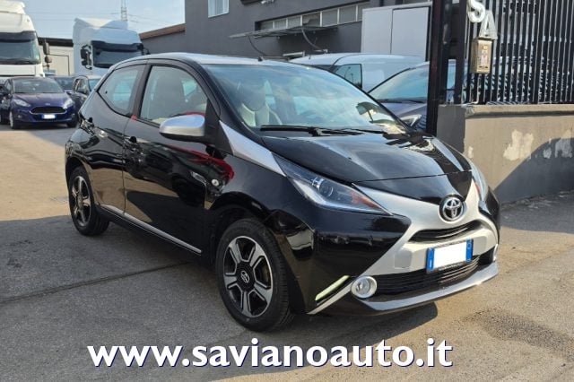 Toyota Aygo 1.0 VVT-i 69 CV 5 porte x-clusiv - foto 2 di 4