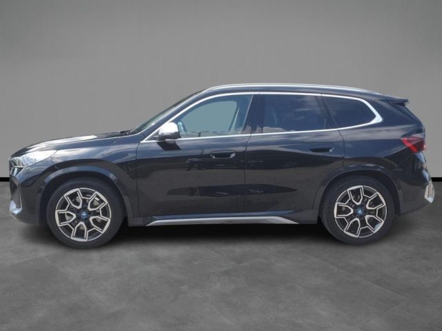 BMW iX1 xDrive 30 xLine - foto 3 di 4